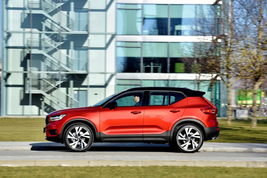  Volvo XC40 D4 R-Design 2017 года  (WW) (фото 35 из 44)